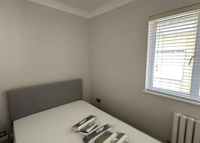 Hidden 2Bd Gem Opposite Hyde Park